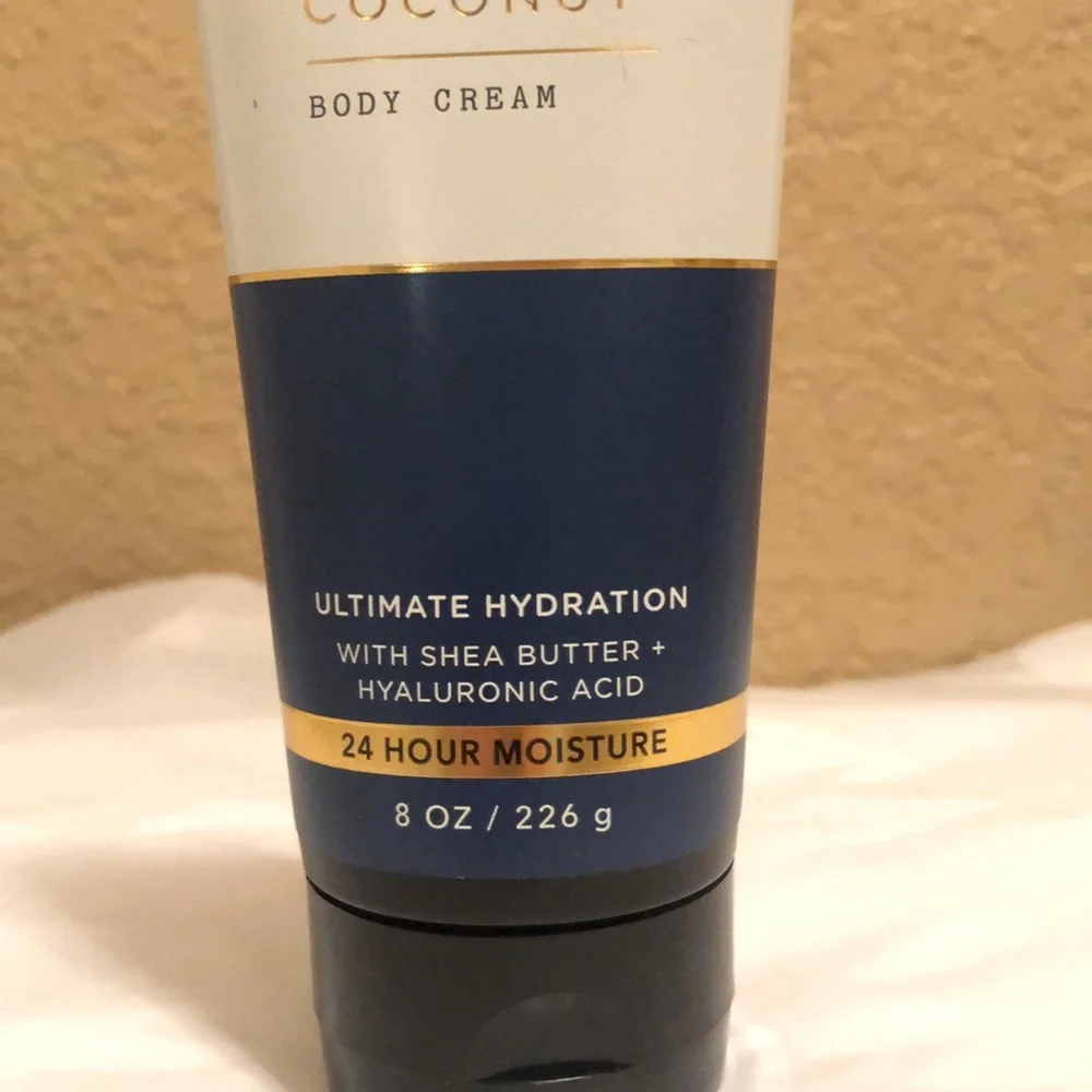 NWT RARE & HTF Bath & Body Works Mahogany Coconut Body Cream. 8 oz.